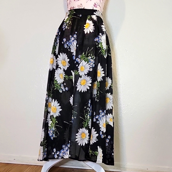 RARE | VTG | Daisy Print 2 Piece Skirt Set - Picture 10 of 16
